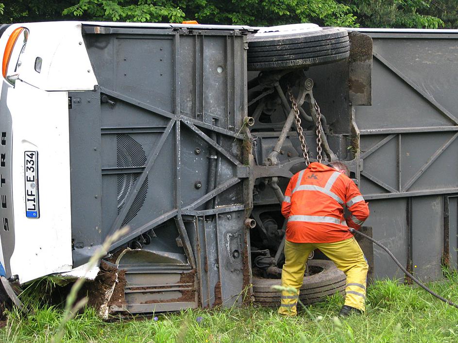 Nesreča avtobusa na gorenjski avtocesti
