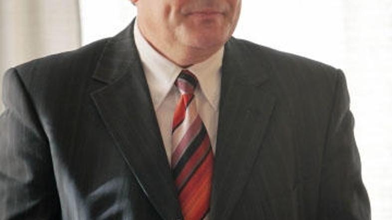 Lojze Posedel ugotavlja, da je primerov menedžerskih prevzemov zelo veliko, zato