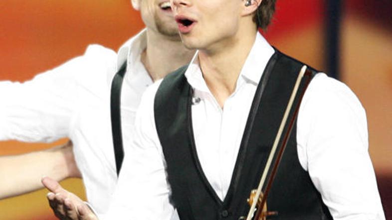 Morda pa vendarle ni prepričal s svojo pesmijo.