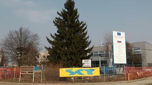 Na pol zgrajen terminal čaka na novega izvajalca gradbenih del. (Foto: mediaspee