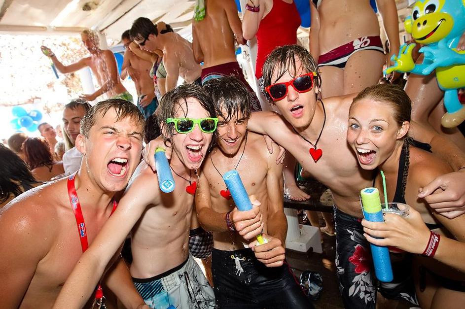 Maturantska norija na Krfu