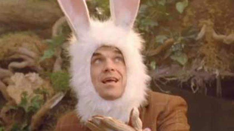 Robbiejeva partnerica je vztrajala, da prinese zajčji kostum domov.   (Foto: you