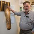 Hjartarson ima v svoji zbirki tudi slonov penis, ki v dolžino meri en meter.