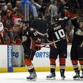 Corey Perry je za zmago Račkov zadel v tretji minuti podaljška. (Foto: Reuters)