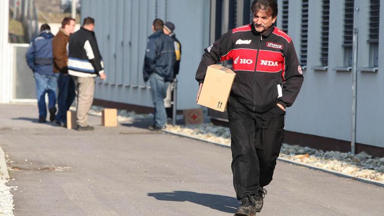 V MTB se je zbralo okoli 40 zaposlenih, preostali stavkajo od doma. Če do 7. mar