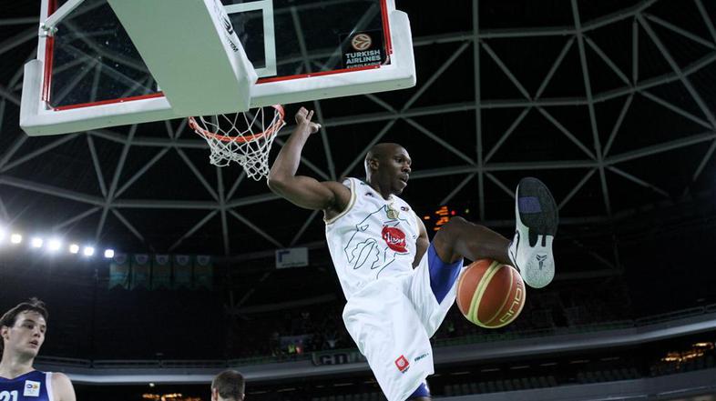 V videu pa si oglejte očitno že od nekdaj sila poskočnega Kennyja Gregoryja ozir