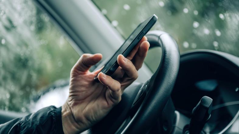 Telefon in vožnja, telefoniranje med vožnjo