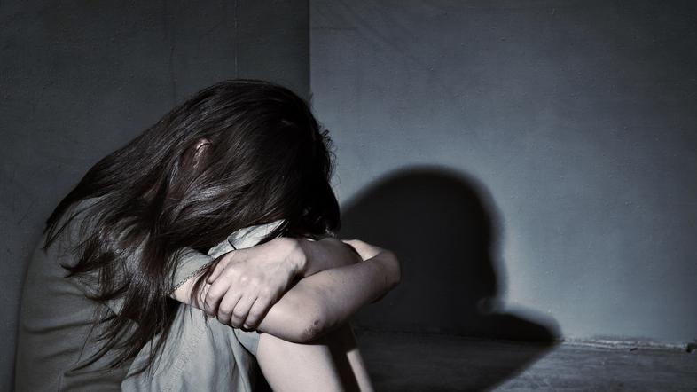 Za natančnejše ocene deklice bi bilo nujno opraviti psihološki pregled, menita i