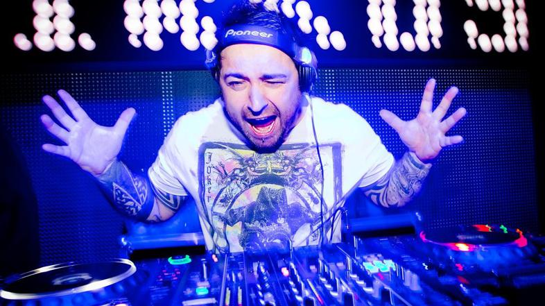 Scott Langley zavzel Cirkus