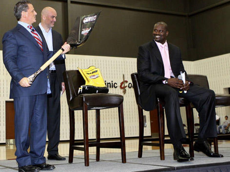 Utrinek iz četrtkove novinarske konference, na kateri se je Shaq predstavil pred