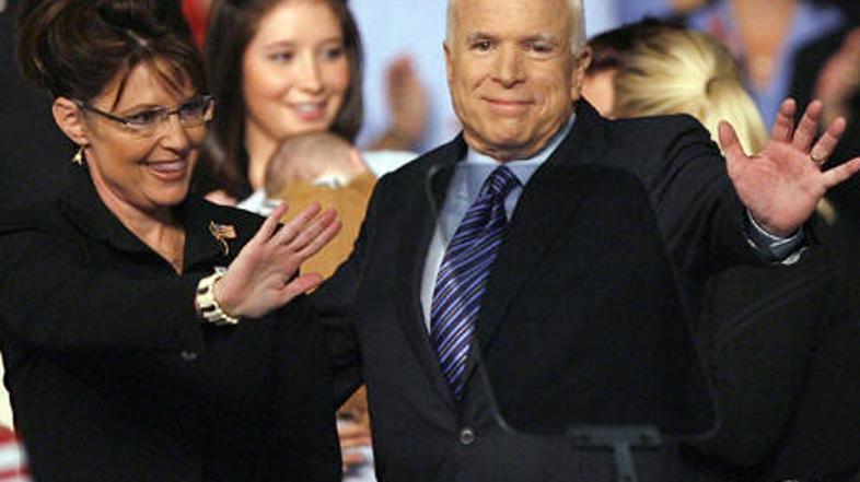 McCain je na veliko presenečenje republikancev in demokratov izbral žensko podpr