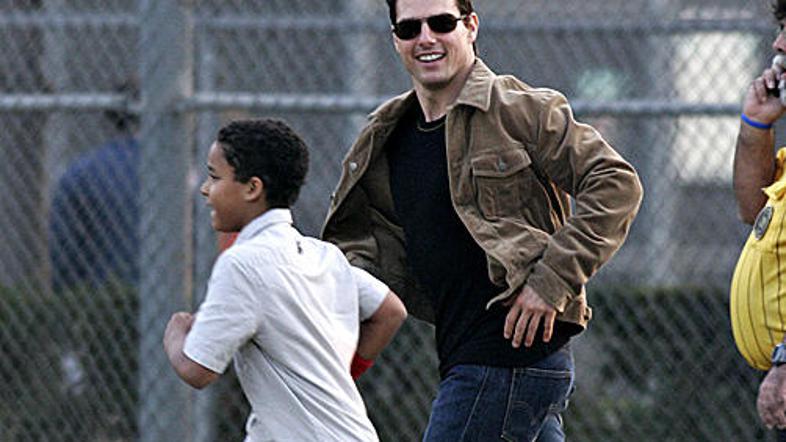 Tom Cruise naj bi svojo ženo Katie odpeljal na scientološki tabor, kjer so jo ps