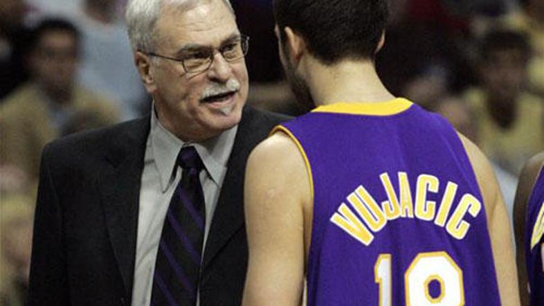 Saša Vujačič v pogovoru s svojim trenerjem