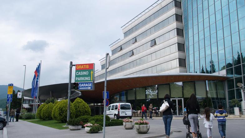 Igralniški delavci v Hitu, ki so stavkali od 18. ure v soboto do 2. ure danes, s