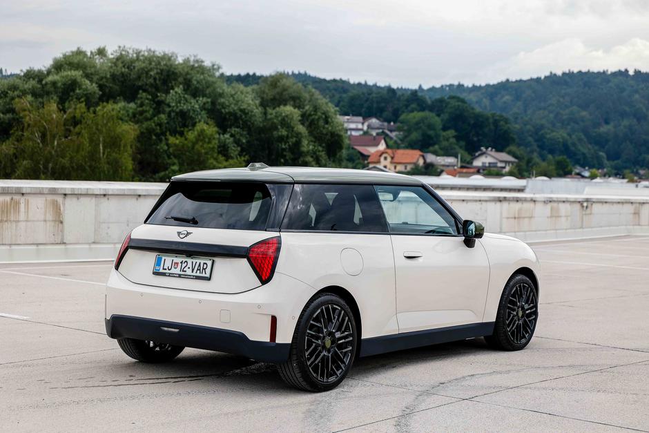Mini E Edition | Avtor: Saša Despot