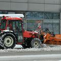 Z odstranjevanjem snega bodo pristojne službe nadaljevale tudi danes. A treba je