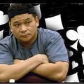 Johnny Chan je ves čas blizu vodilnemu Jamesu Carrollu. (Foto: johnny-chan.com)
