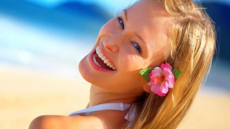 Poletje naj vas osvobodi težkih ličil. (Foto: Shutterstock)