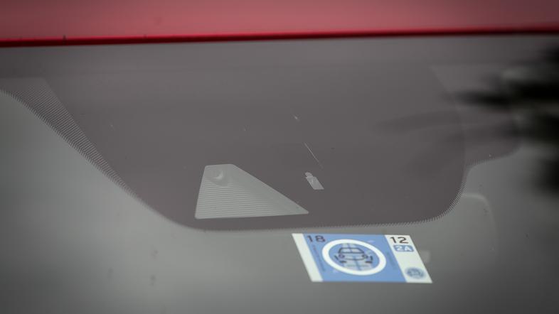 Mazda6 vinjeta aeb kamera