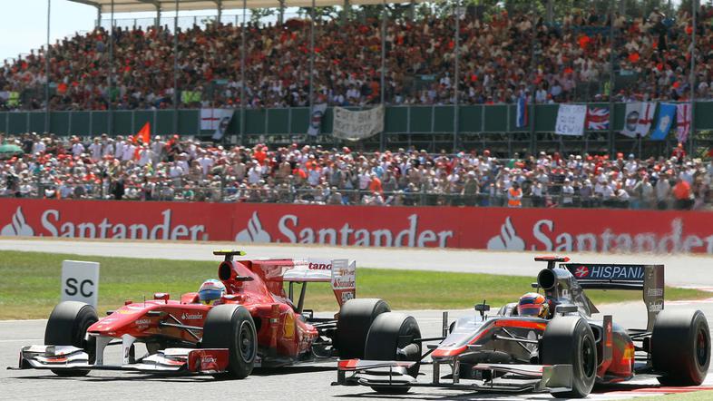V Silverstonu sta za Hispanio dirkala Čandok (desni) in Jamamoto. (Foto: EPA)