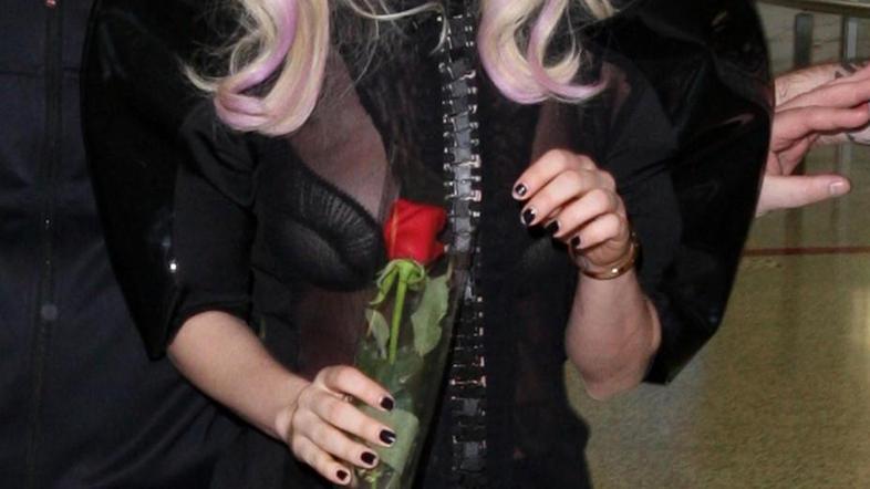Lady Gaga je vidno izčrpana. (Foto: Flynet/JLP)