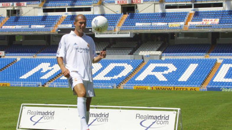 Zidan je bil po izboru Fife izbran za najboljšega nogometaša v letih 1998, 2000,