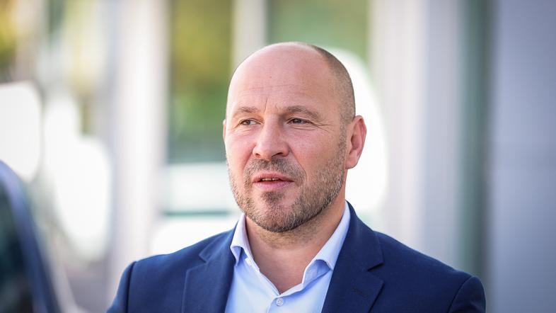 minister za infrastrukturo in energetiko Jernej Vrtovec na obisku Tesla Center Ljubljana