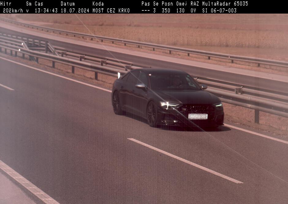 Prehitra vožnja po avtocesti, prekoračitev hitrosti | Avtor: PU Novo mesto