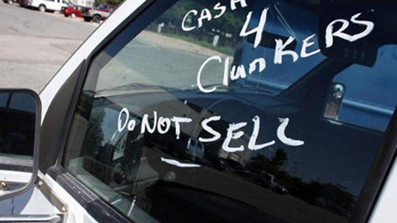 Prodajo naj  bi dvignil predvsem program 'cash for clunkers''.