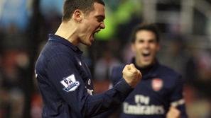 Thomas Vermaelen kljub novi pogodbi vozi starega figaroja.