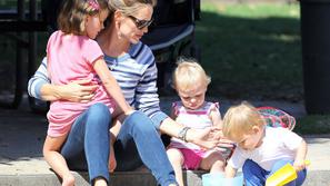 Samuel, Violet, Seraphina Affleck, Jennifer Garner