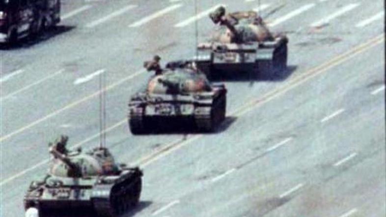 Znameniti prizor moža, ki je ustavil tankovsko kolono. Njegova kasnejša usoda je