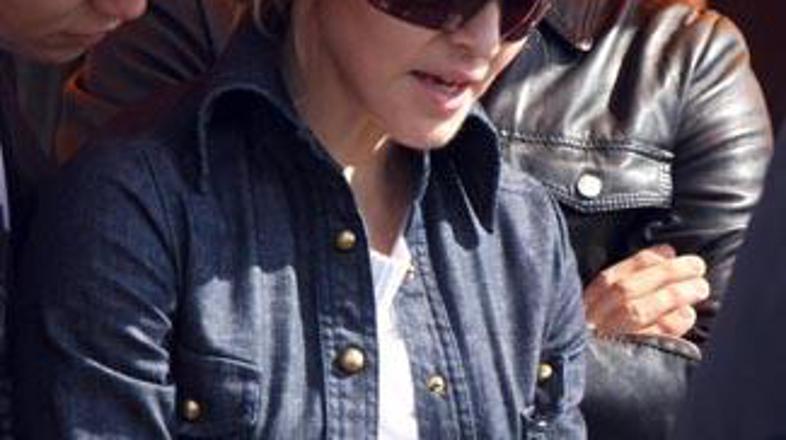 Madonna ima težave s sosedi.