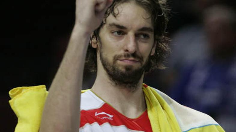 Španci so na krilih Pauja Gasola zlahka opravili z Grki, ki se bodo v nedeljo po