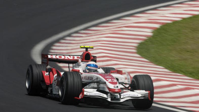 Japonsko ekipo Super Aguri je rešila londonska družba Magma Group.