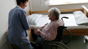 Upokojenci v domu upokojencev