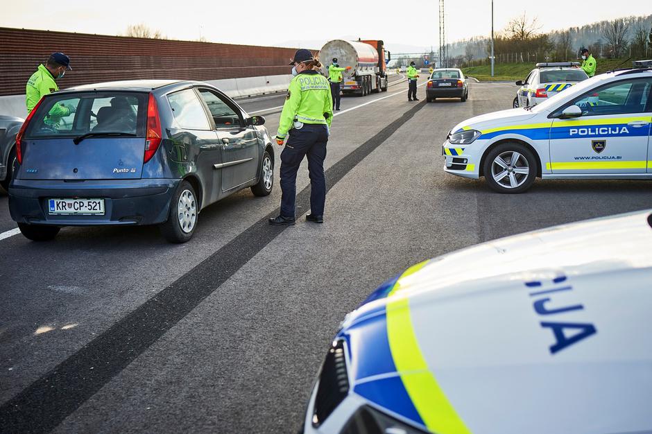 policija Slovenija zaščitne maske | Avtor: Profimedia
