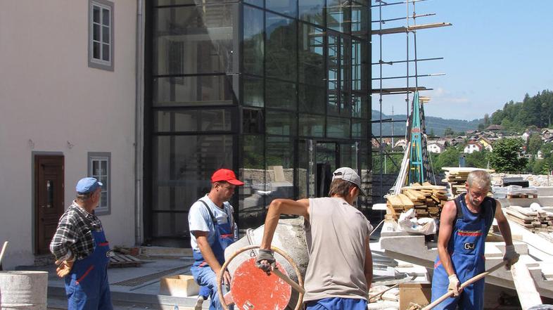 Na tisoče migrantskih delavcev je dolga leta vplačevalo prispevke v socialno bla