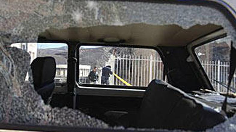 Eksplozije so bile tako močne, da je razneslo šipe avtomobilov na bližnji avtoce