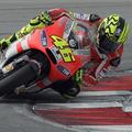 Valentino Rossi se na ducatiju počuti vse bolj domače. (Foto: EPA)