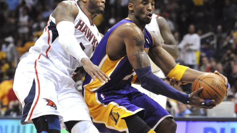 Kobe Bryant in Josh Smith