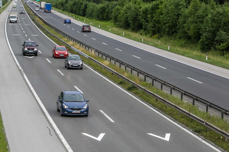 oznake na avtocesti | Avtor: Saša Despot