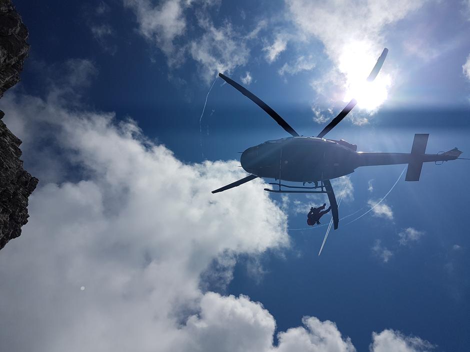 reševanje v gorah helikopter reševalci gore | Avtor: PU Kranj