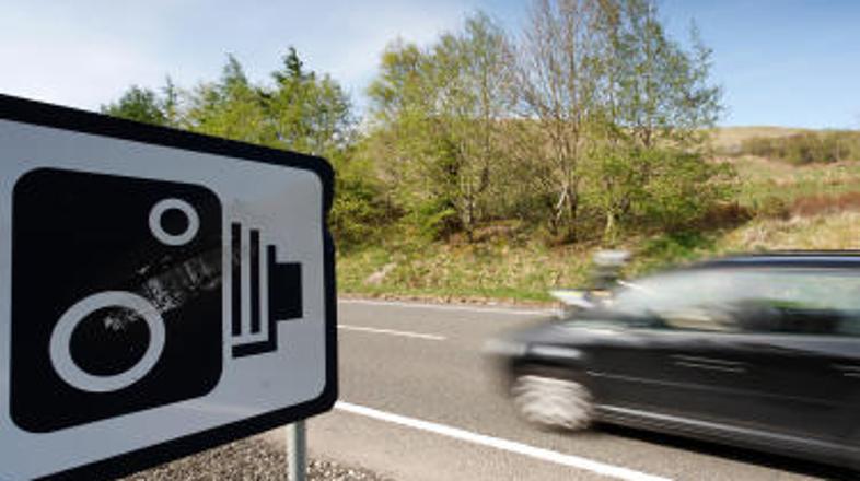 Fizikova žena je vozila le nekaj kilometrov na uro več, kot je dovoljeno.