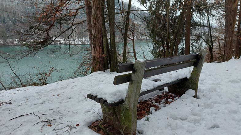 Zbiljsko jezero, zima, Medvode, klop, sneg, sprehod