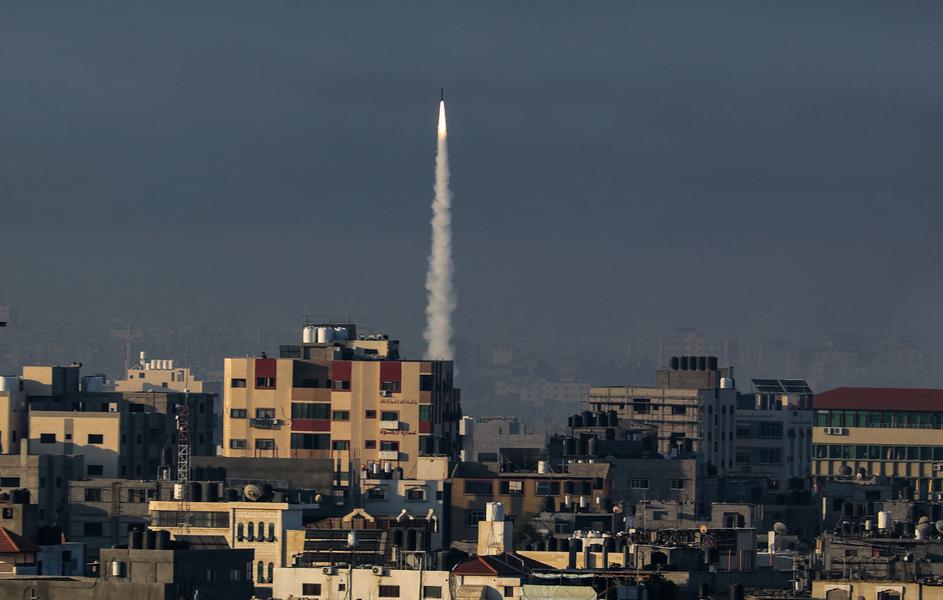 Hamas z raketami napadel Izrael