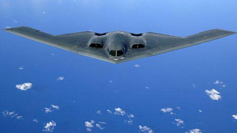Bombnik B-2 v nasprotju z drugimi bombniki zaradi svoje "nevidnosti" lahko napad