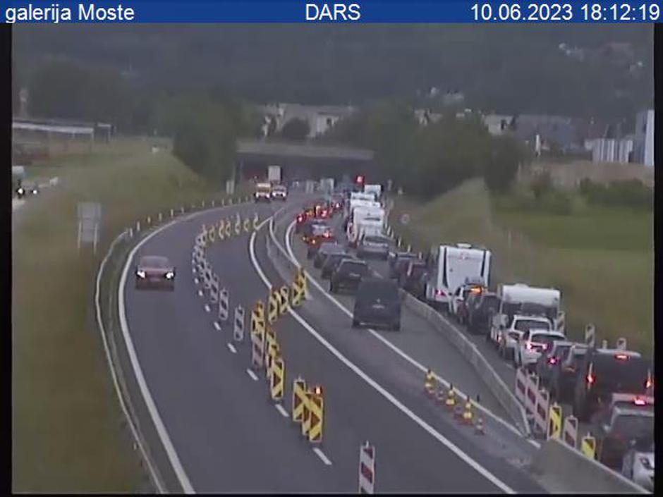 Breg, smer Jesenice, zastoj, gorenjska avtocesta | Avtor: Dars nadzorna kamera