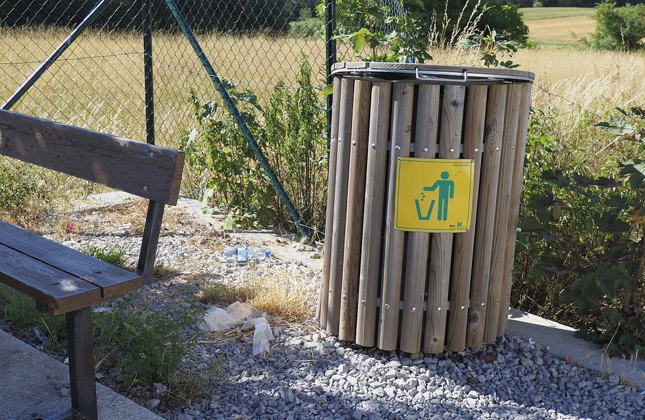 Smeti ob cestah | Avtor: Matija_Janežič