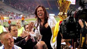 Lorella Sensi se je z Romo leta 2008 takole veselila pokalnega naslova, ko so si